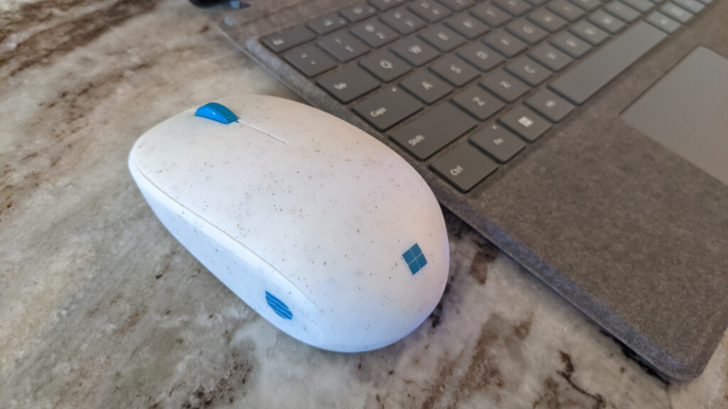 Hands-On with the Microsoft Ocean Plastic Mouse - Thurrott.com