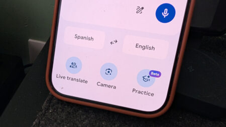 Google announced that its Google Translate app for iPhone can do live language translation through earbuds and headphones.